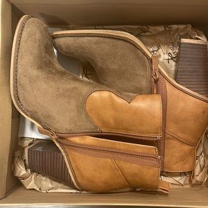 Brown /camel suede /faux leather boots